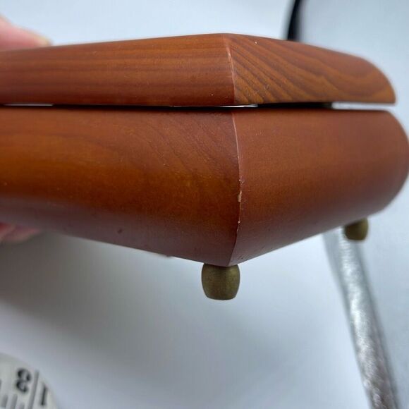 Vintage blessed Virgin Mary music box by Danbury Mint. - Picture 9 of 13